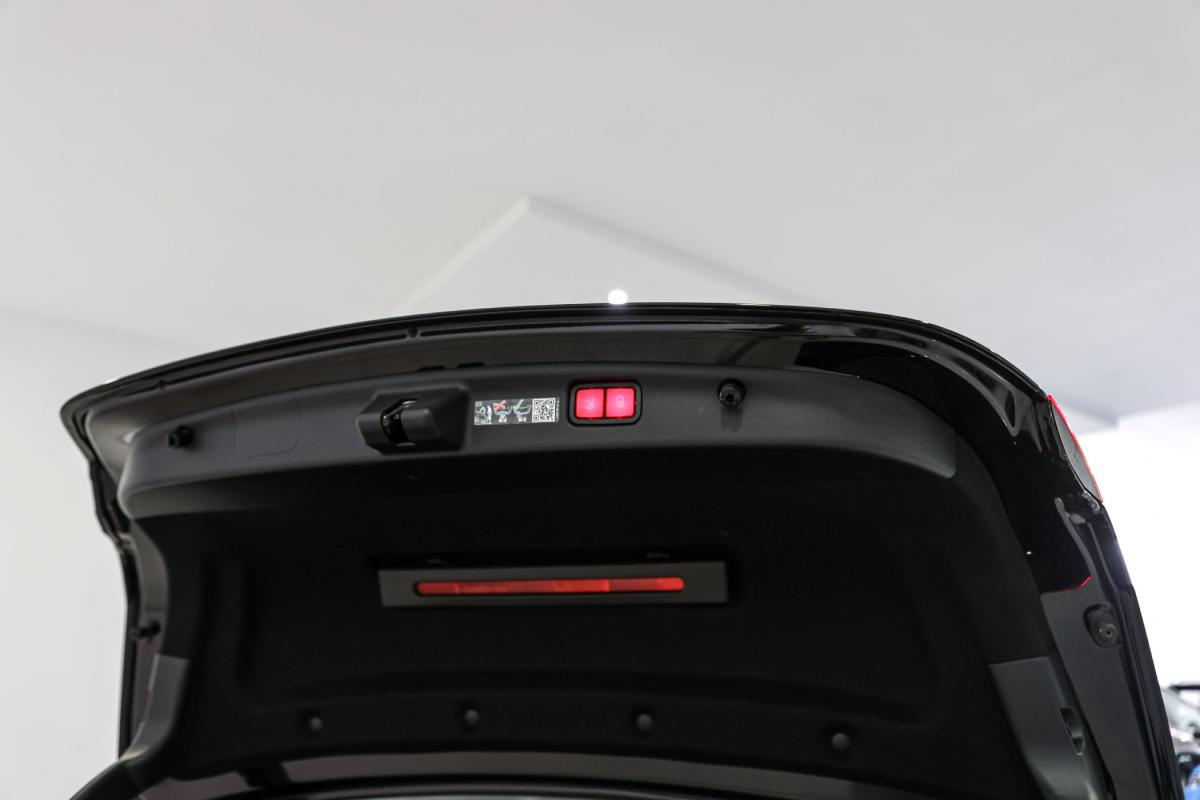 mercedes-benz-classe-c-2024-hibrido-a-gasolina-1993cc