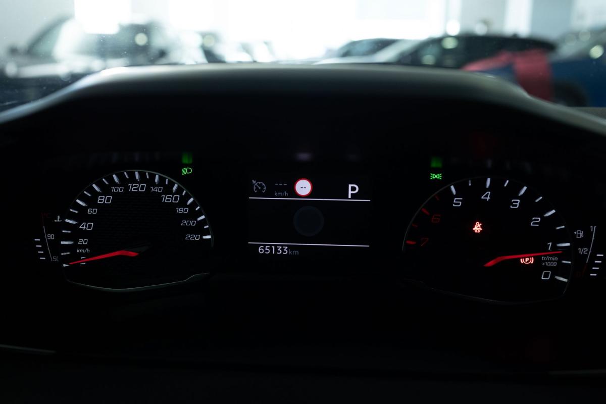 peugeot-2008-2023-gasolina-1199cc