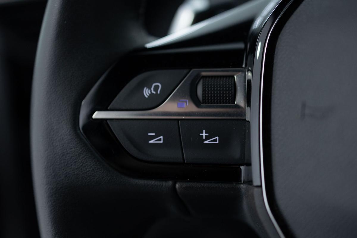 peugeot-2008-2023-gasolina-1199cc