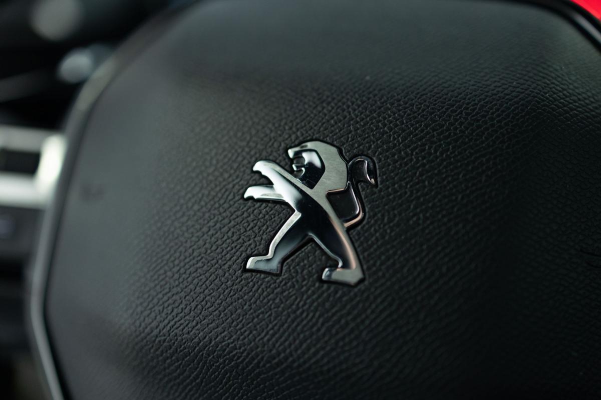 peugeot-2008-2023-gasolina-1199cc