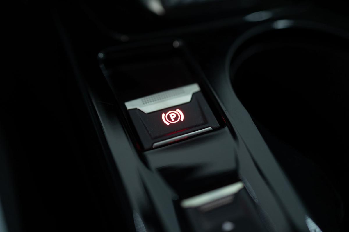 peugeot-2008-2023-gasolina-1199cc