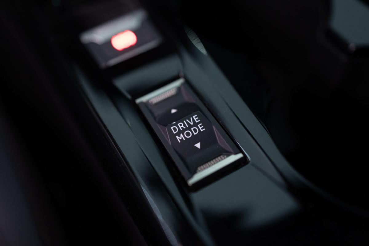 peugeot-2008-2023-gasolina-1199cc
