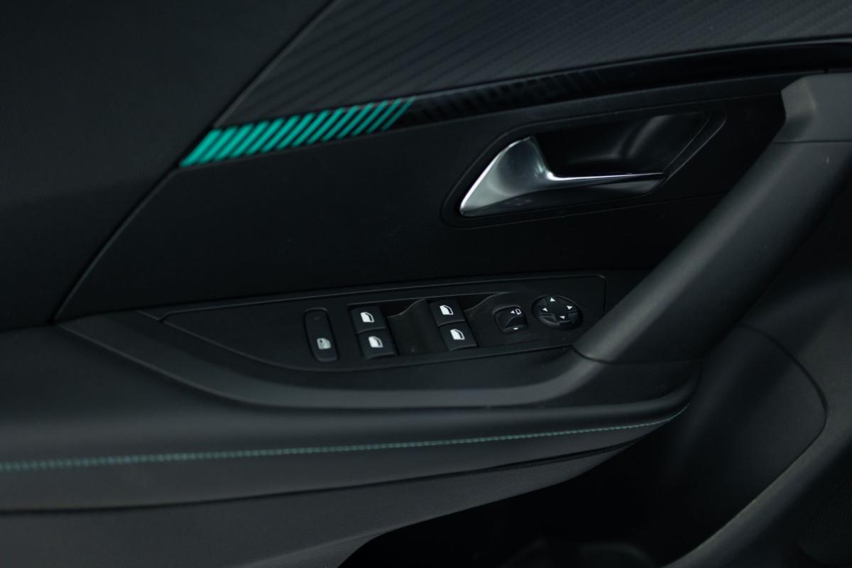 peugeot-2008-2023-gasolina-1199cc