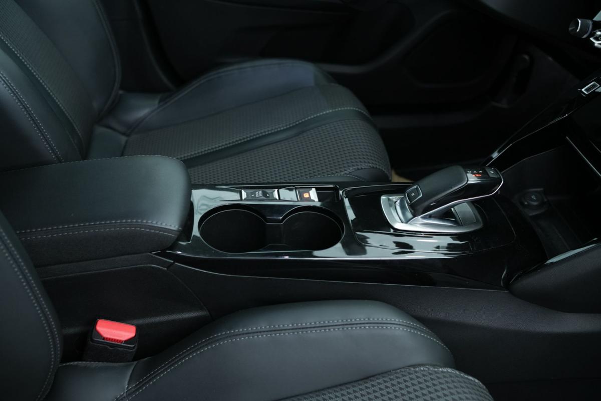 peugeot-2008-2022-gasolina-1199cc