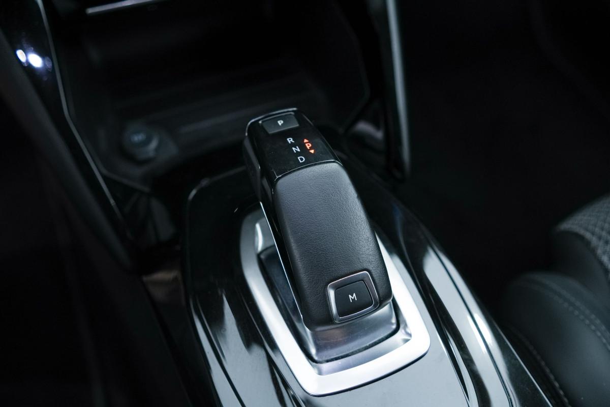 peugeot-2008-2022-gasolina-1199cc