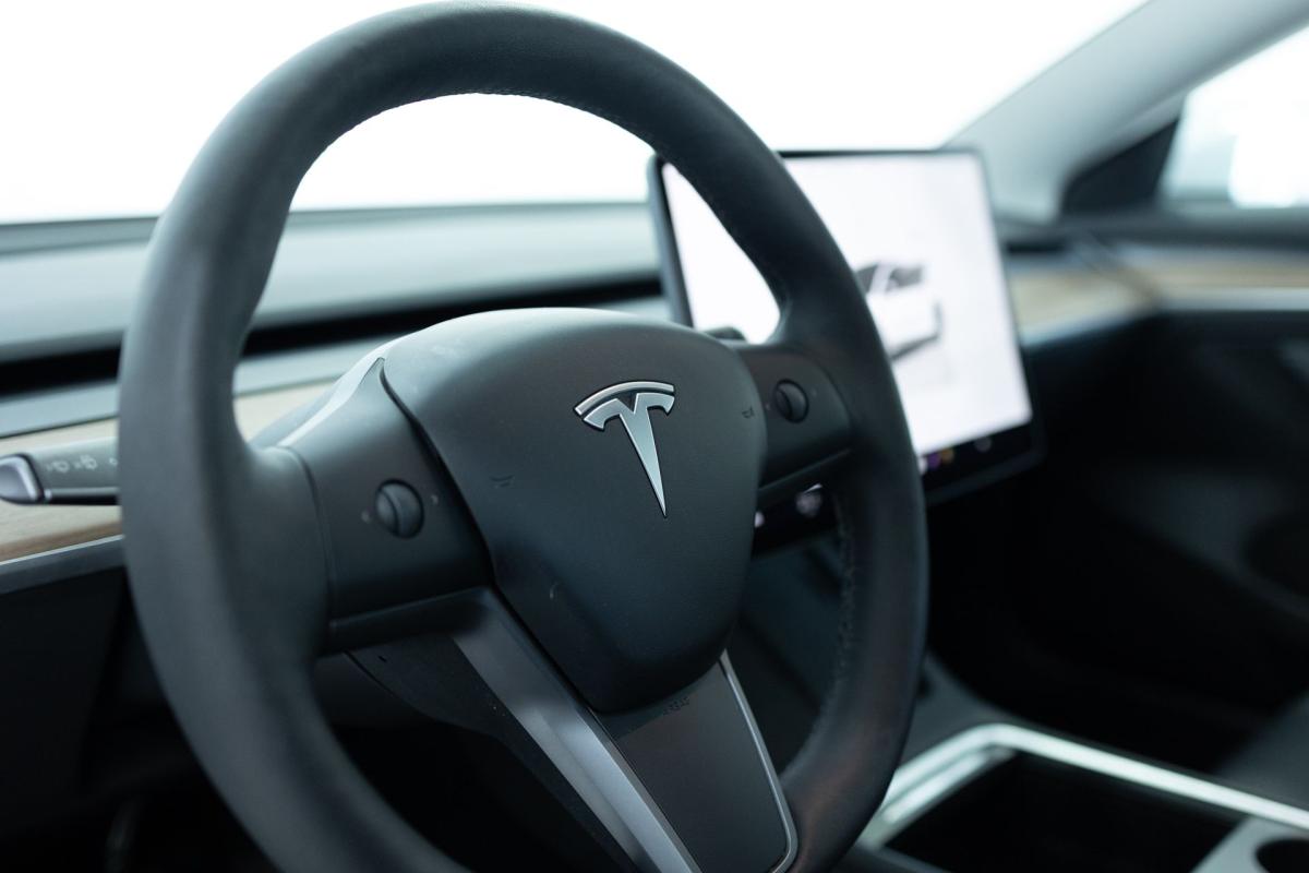 tesla-model-3-2022-eletrico-500cc