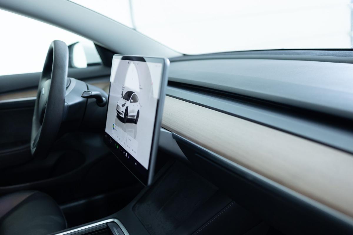 tesla-model-3-2022-eletrico-500cc