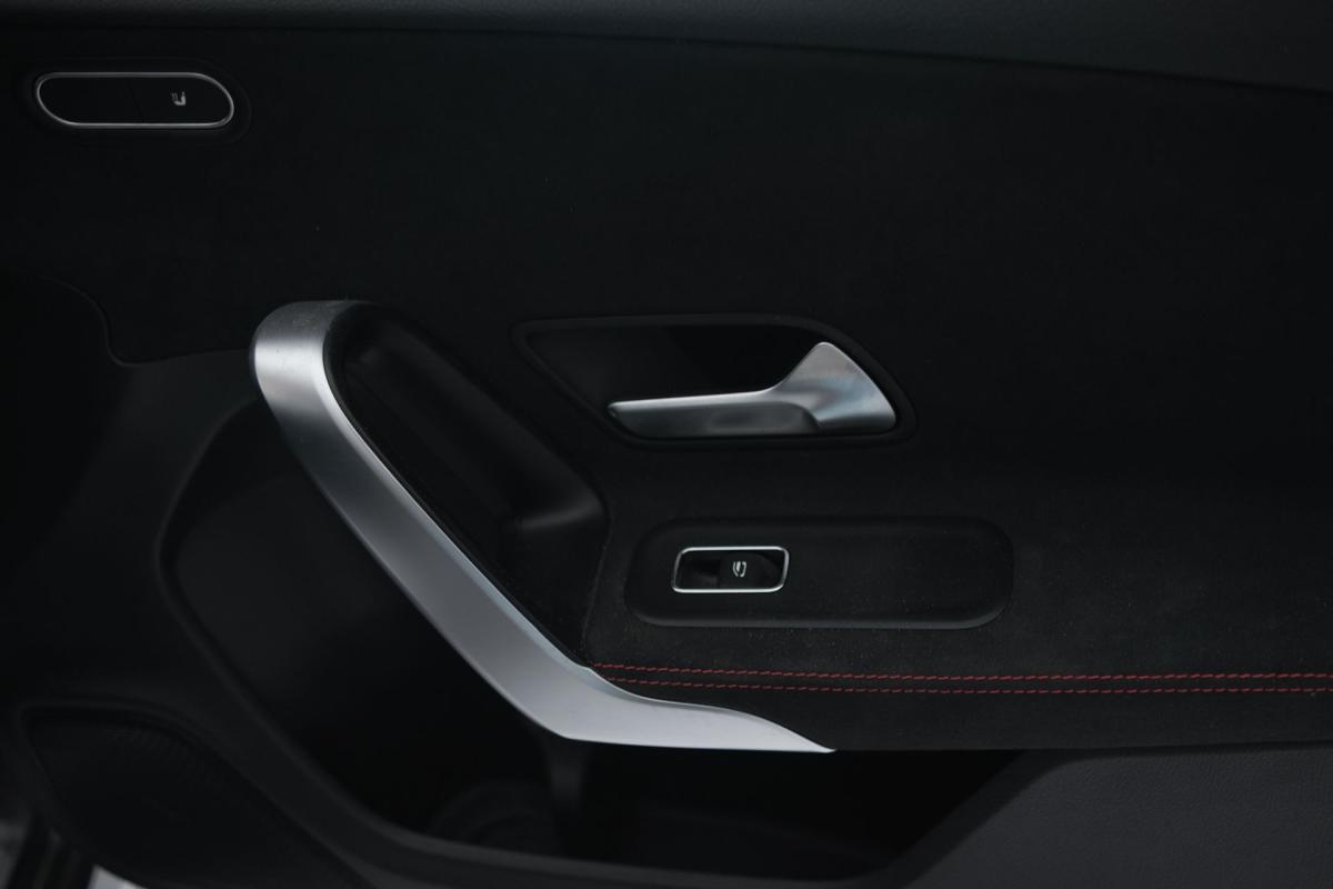 mercedes-benz-classe-a-2024-hibrido-a-gasolina-1332cc
