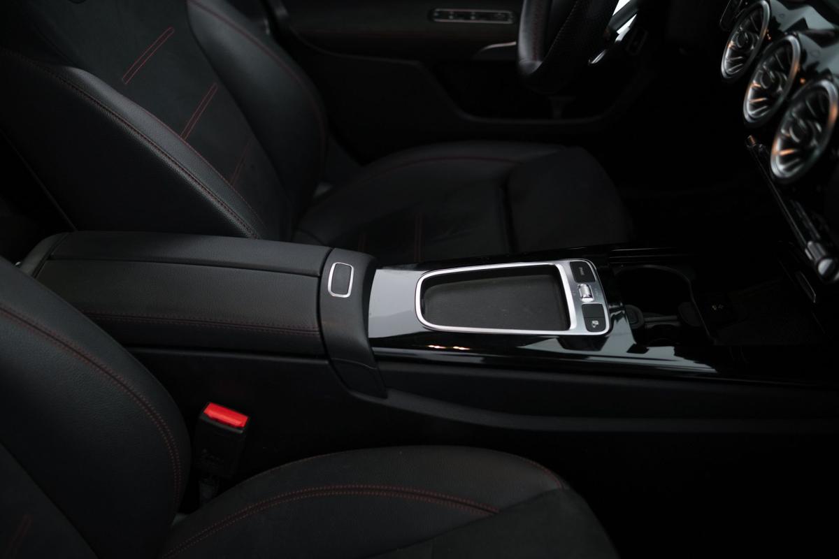 mercedes-benz-classe-a-2024-hibrido-a-gasolina-1332cc