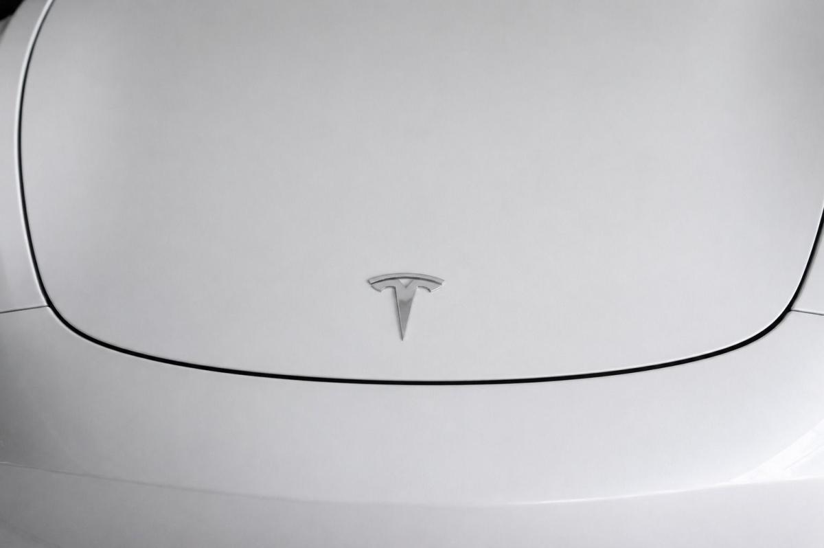 tesla-model-3-2022-eletrico-500cc