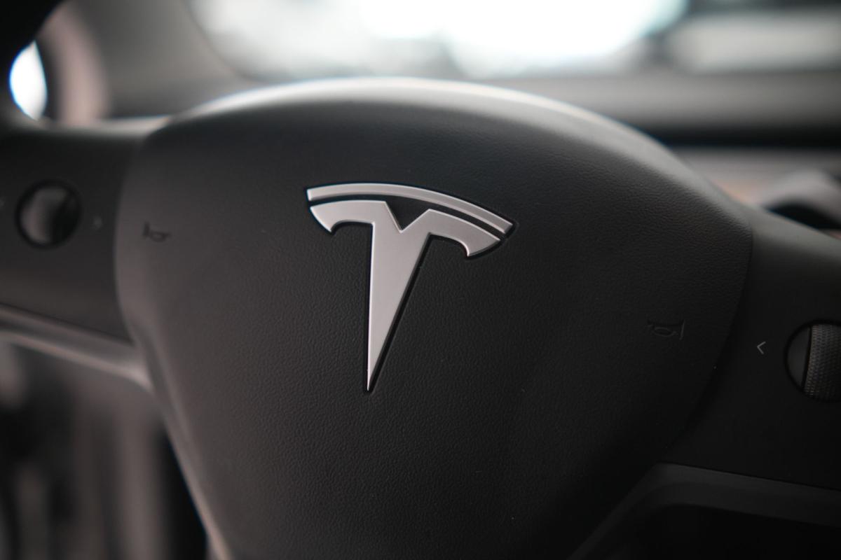 tesla-model-3-2022-eletrico-500cc