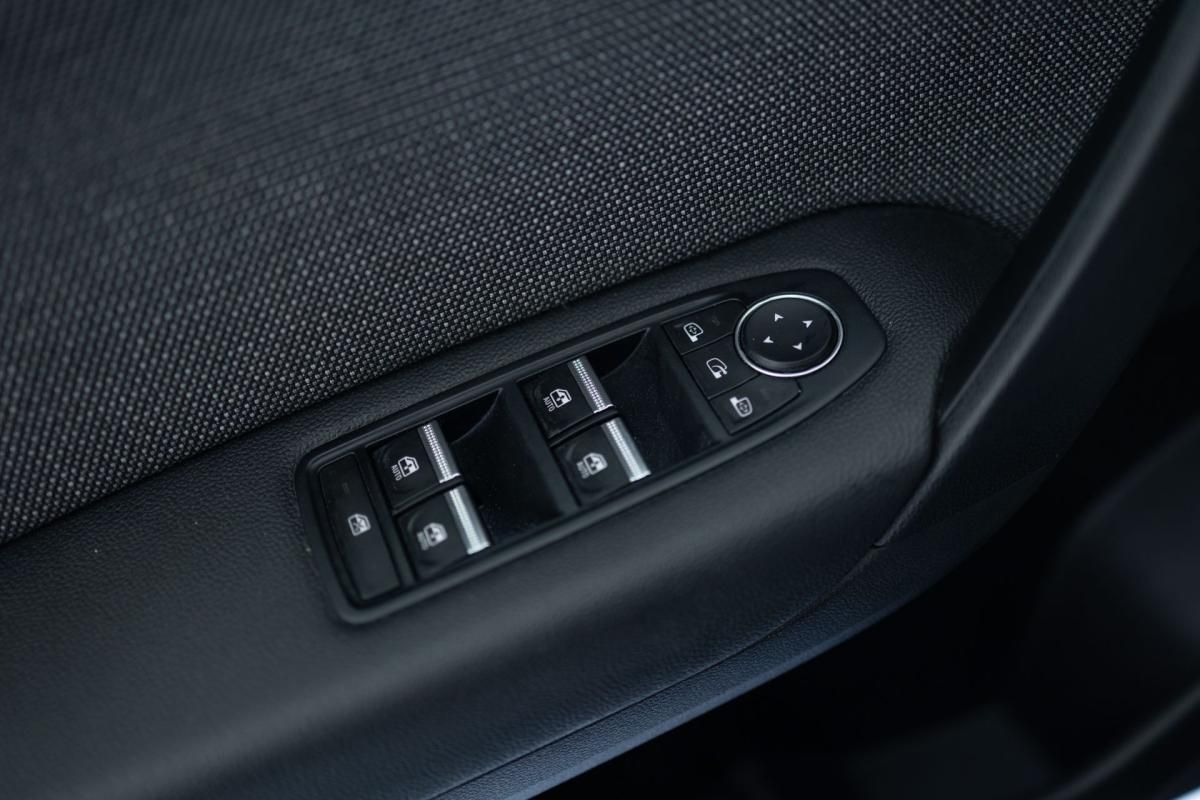 renault-captur-2025-hibrido-a-gasolina-1598cc