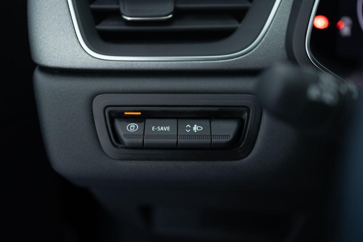 renault-captur-2025-hibrido-a-gasolina-1598cc