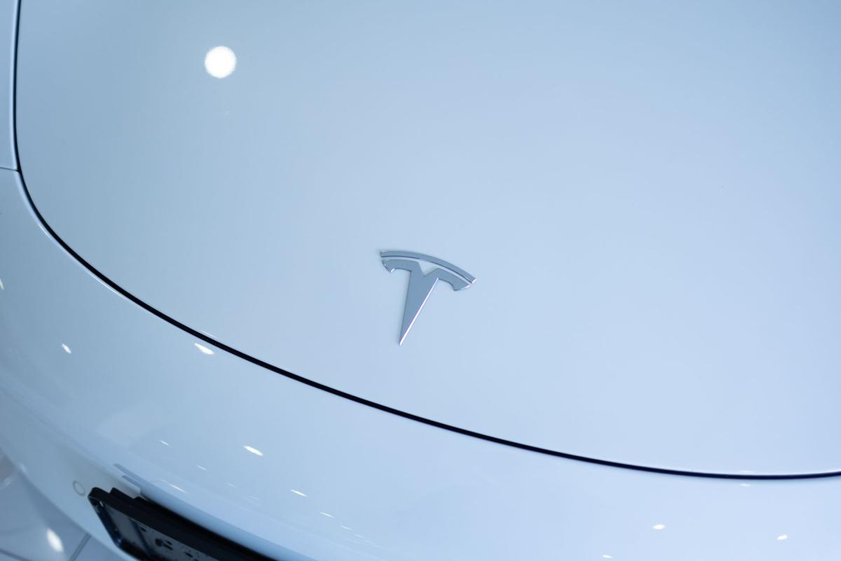 tesla-model-3-2022-eletrico-500cc
