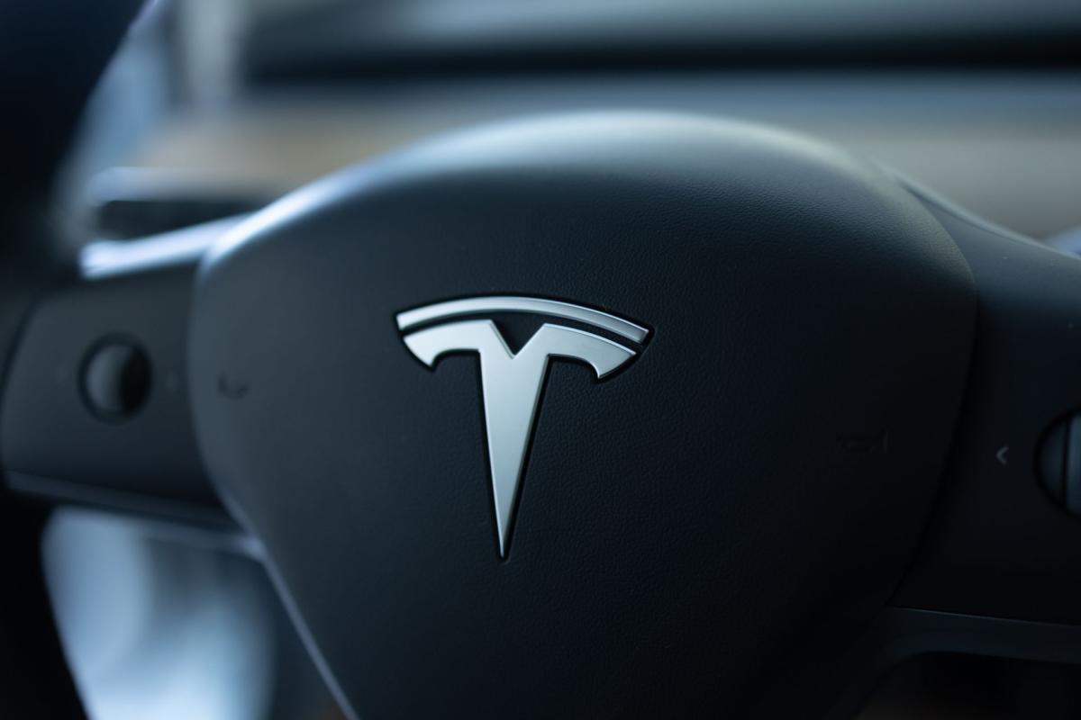 tesla-model-3-2022-eletrico-500cc