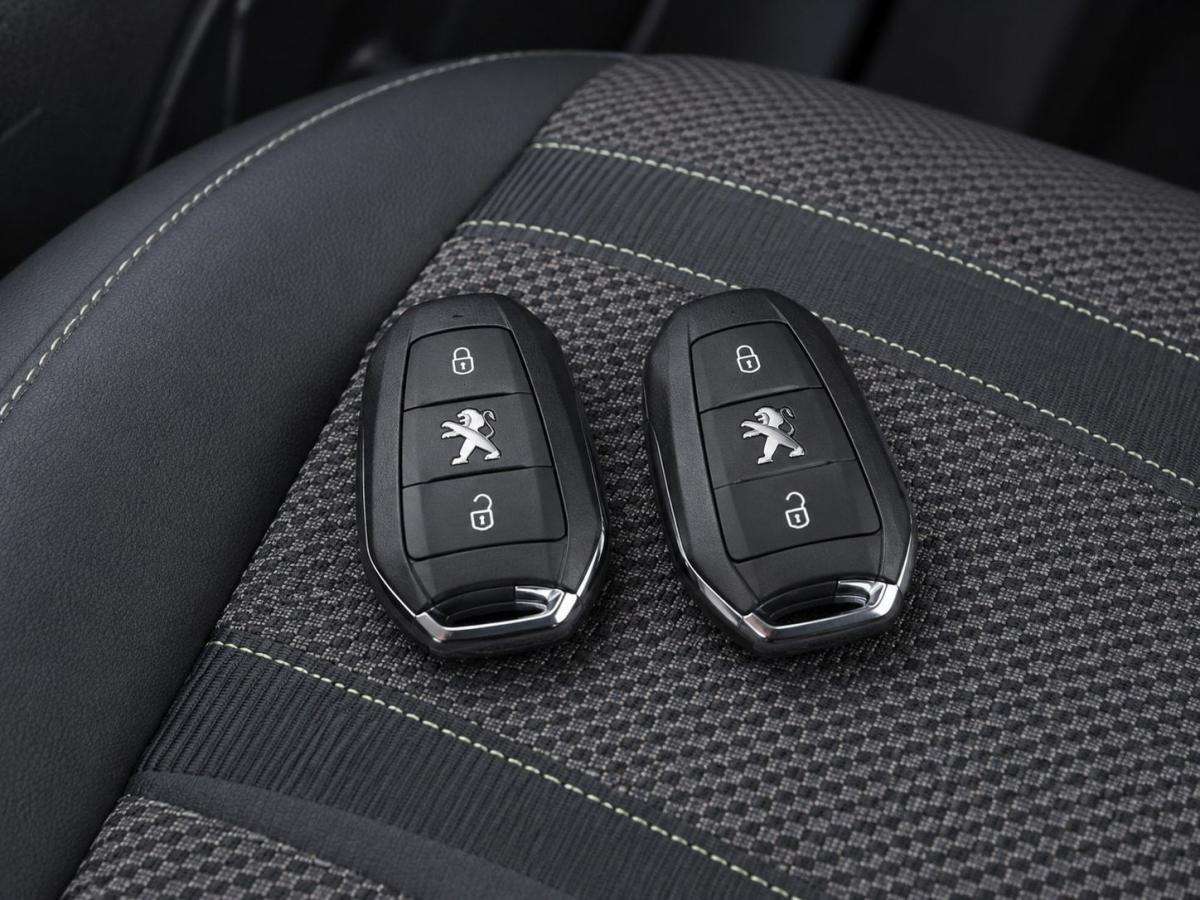 peugeot-2008-2025-eletrico-500cc