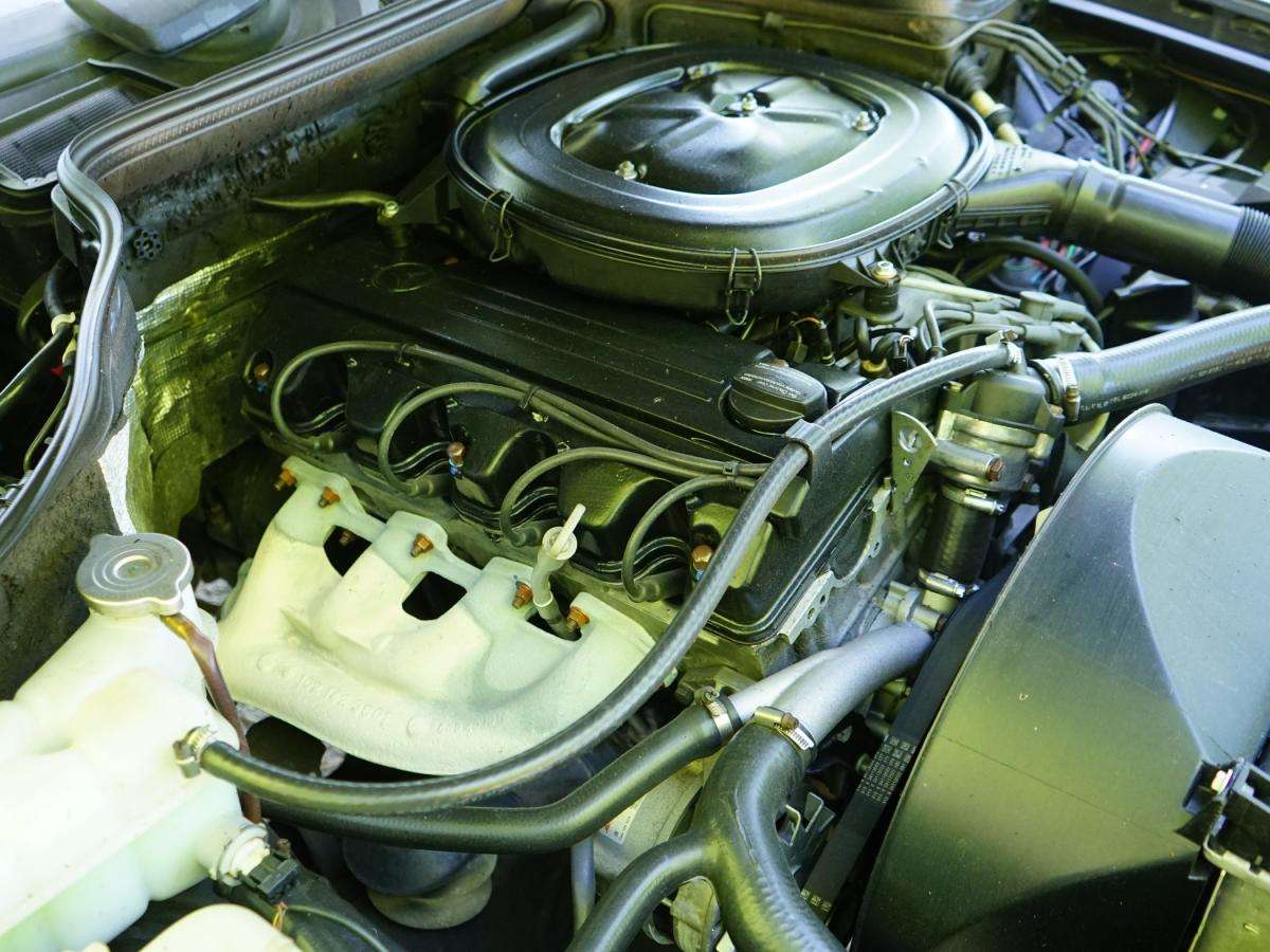 mercedes-benz-230-1989-gasolina-2299cc