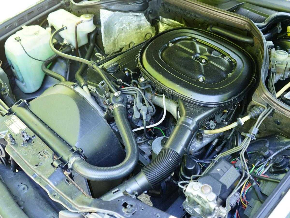 mercedes-benz-230-1989-gasolina-2299cc