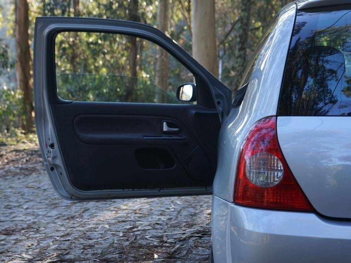 renault-clio-2001-gasolina-1998cc