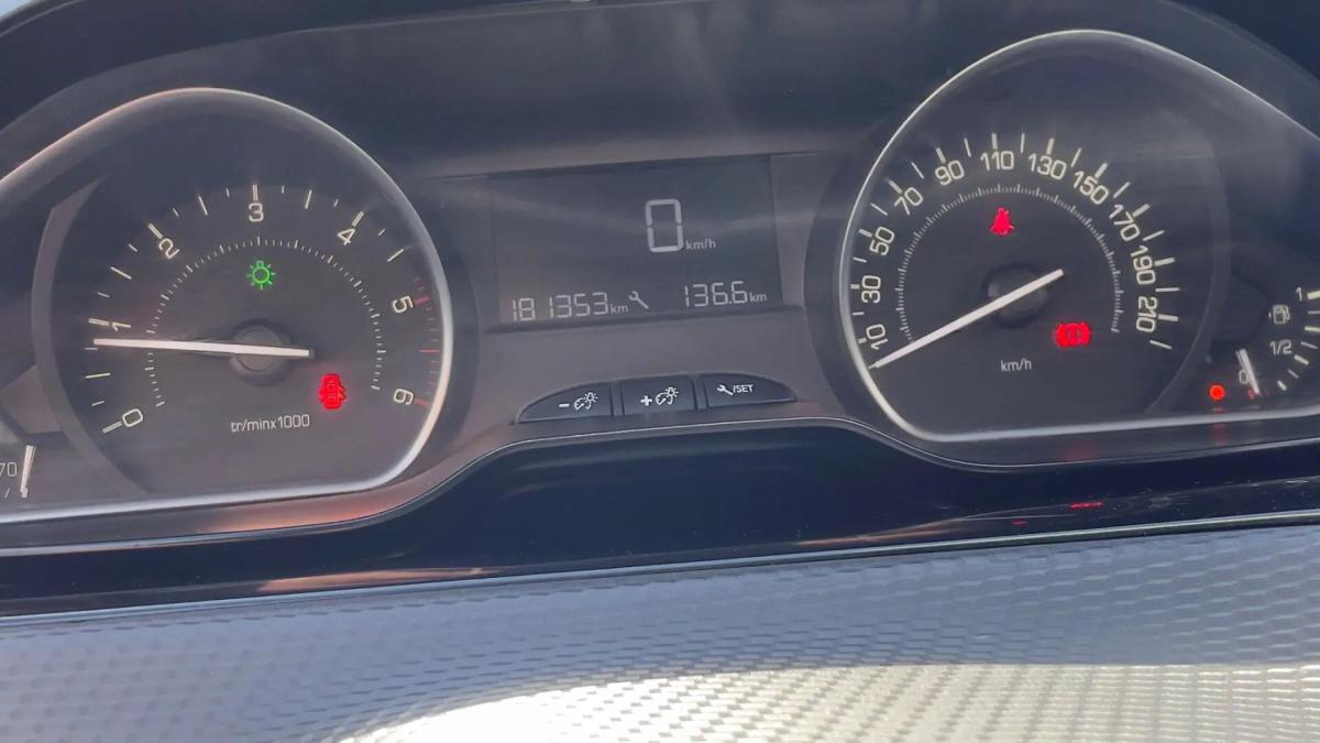 peugeot-208-2016-diesel-1560cc