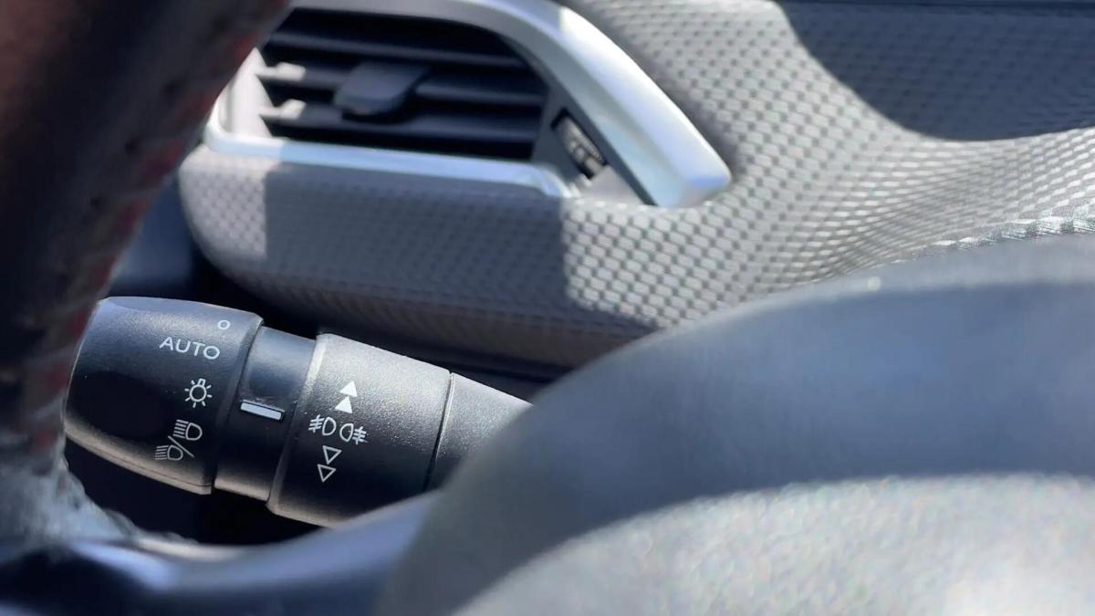 peugeot-208-2016-diesel-1560cc
