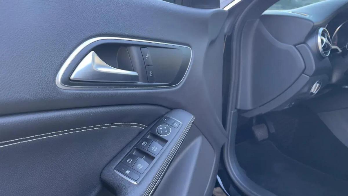 mercedes-benz-200-w115-2016-diesel-2143cc