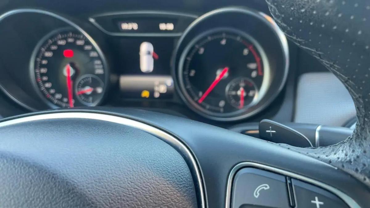 mercedes-benz-200-w115-2016-diesel-2143cc