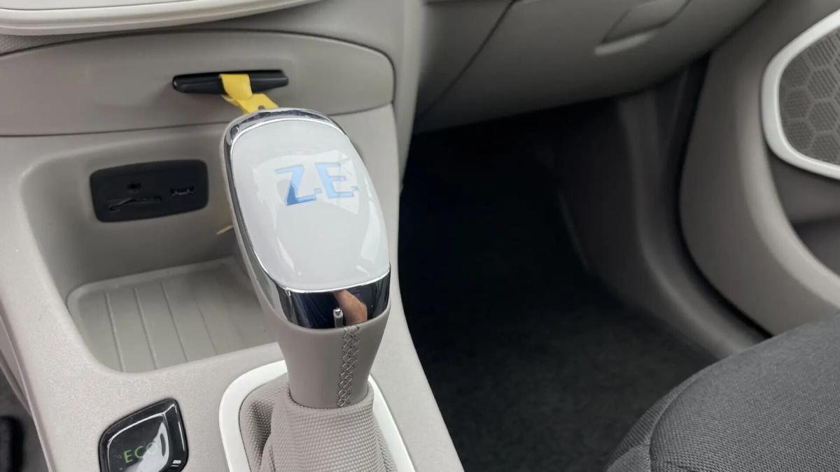 renault-zoe-2017-eletrico-0cc