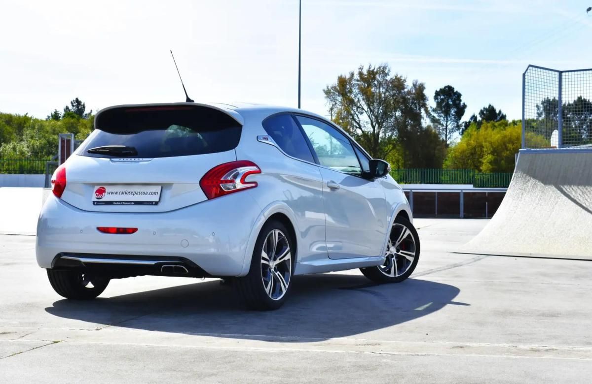 peugeot-208-2014-gasolina-1600cc