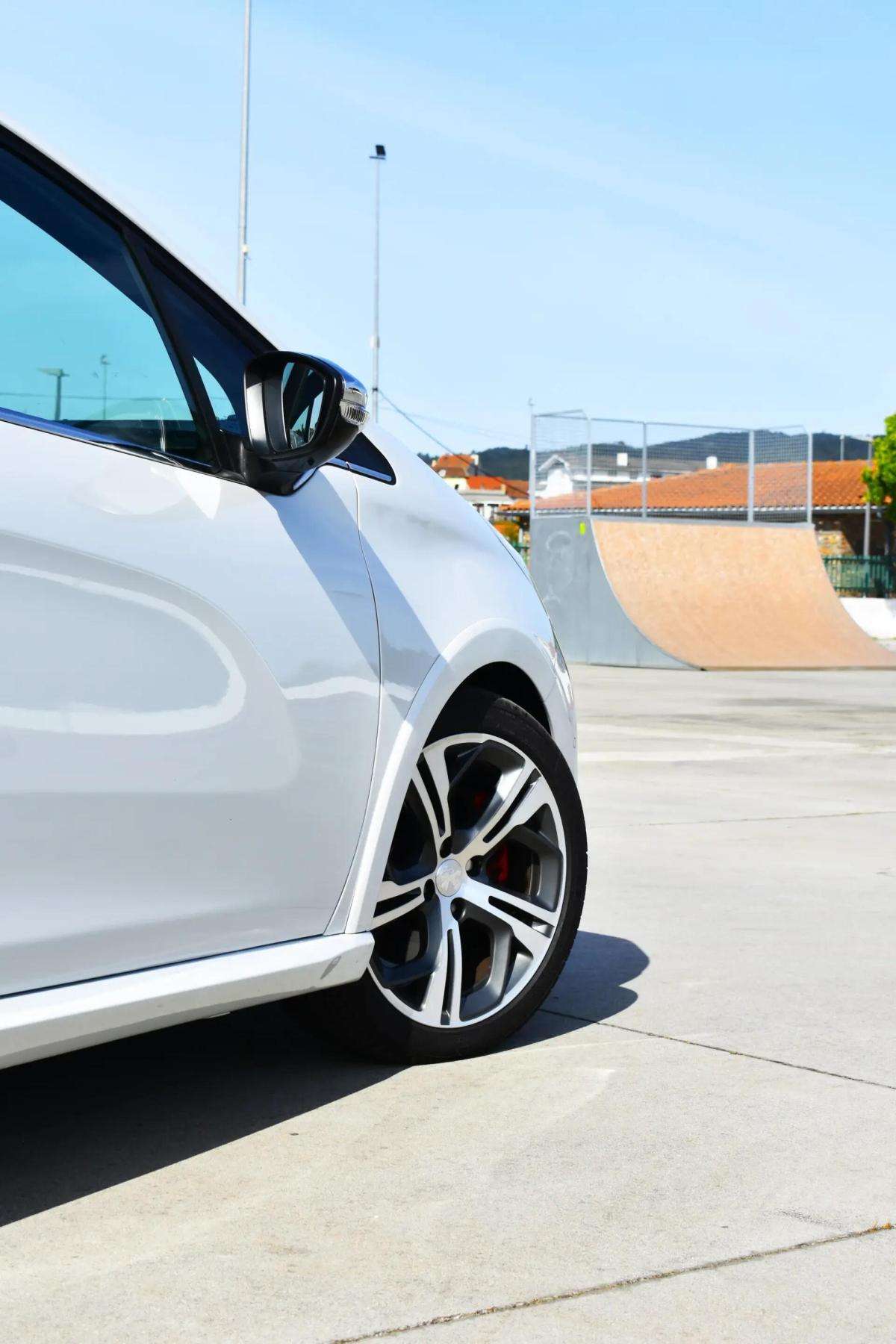 peugeot-208-2014-gasolina-1600cc