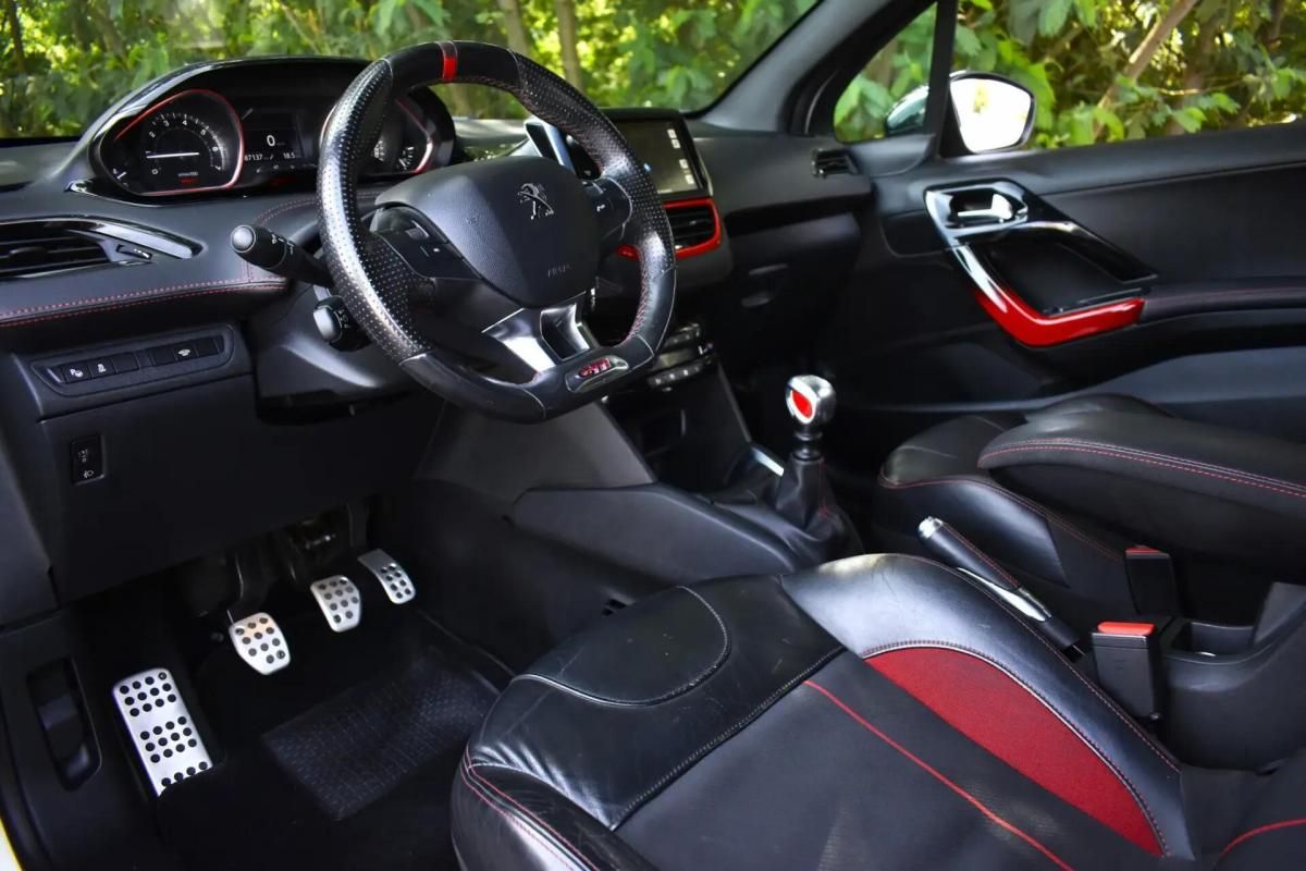 peugeot-208-2014-gasolina-1600cc