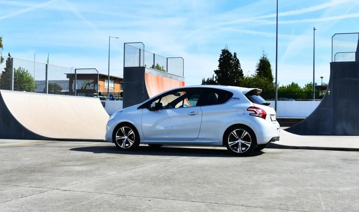 peugeot-208-2014-gasolina-1600cc