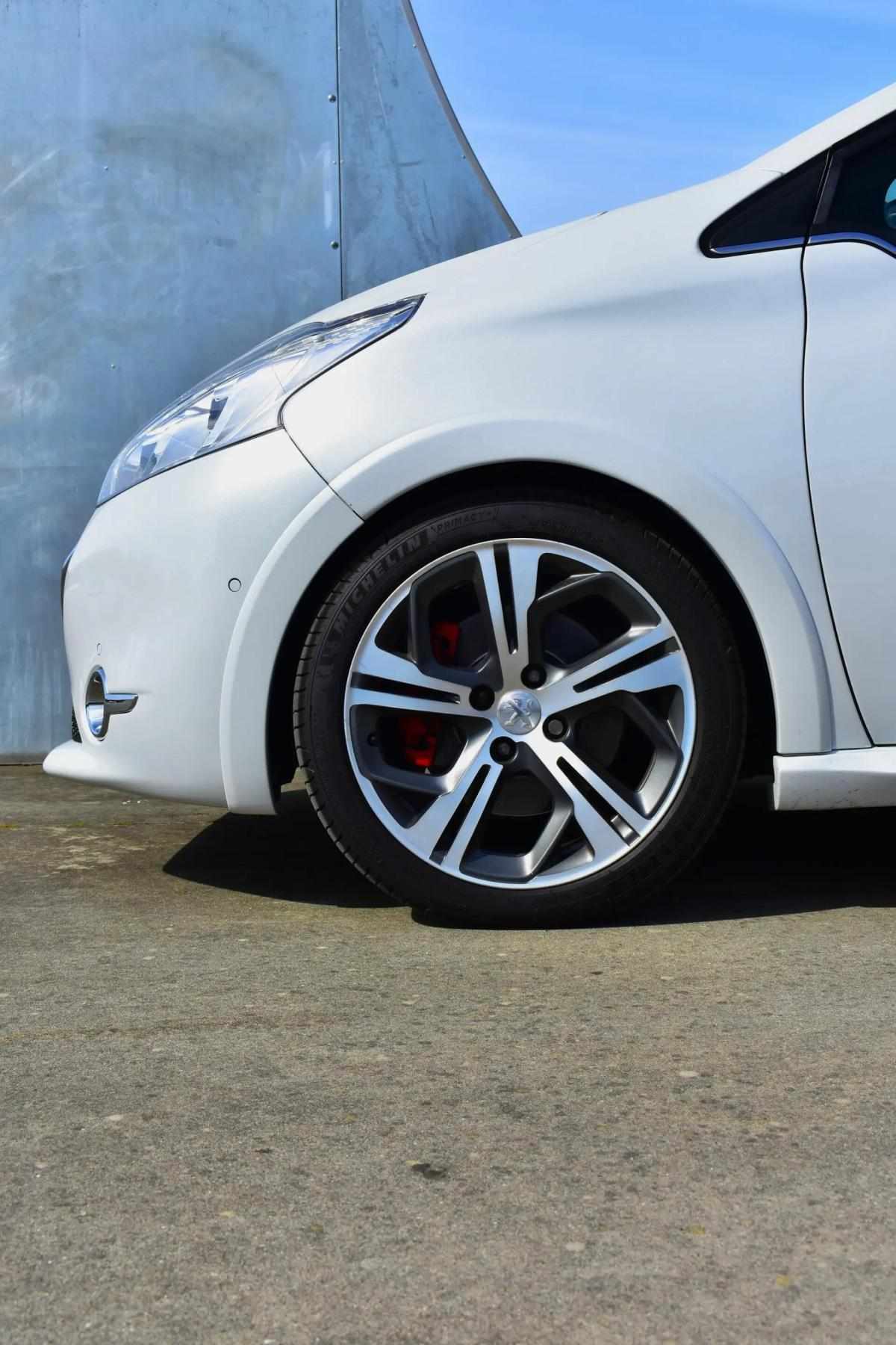 peugeot-208-2014-gasolina-1600cc