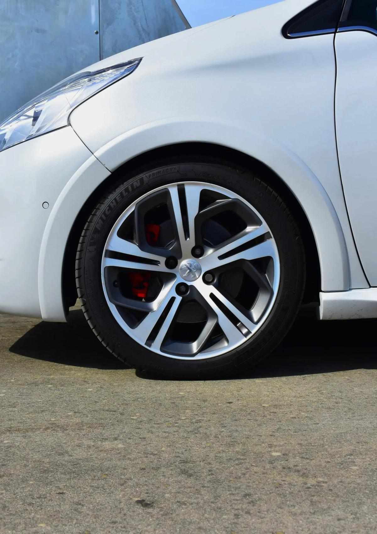 peugeot-208-2014-gasolina-1600cc
