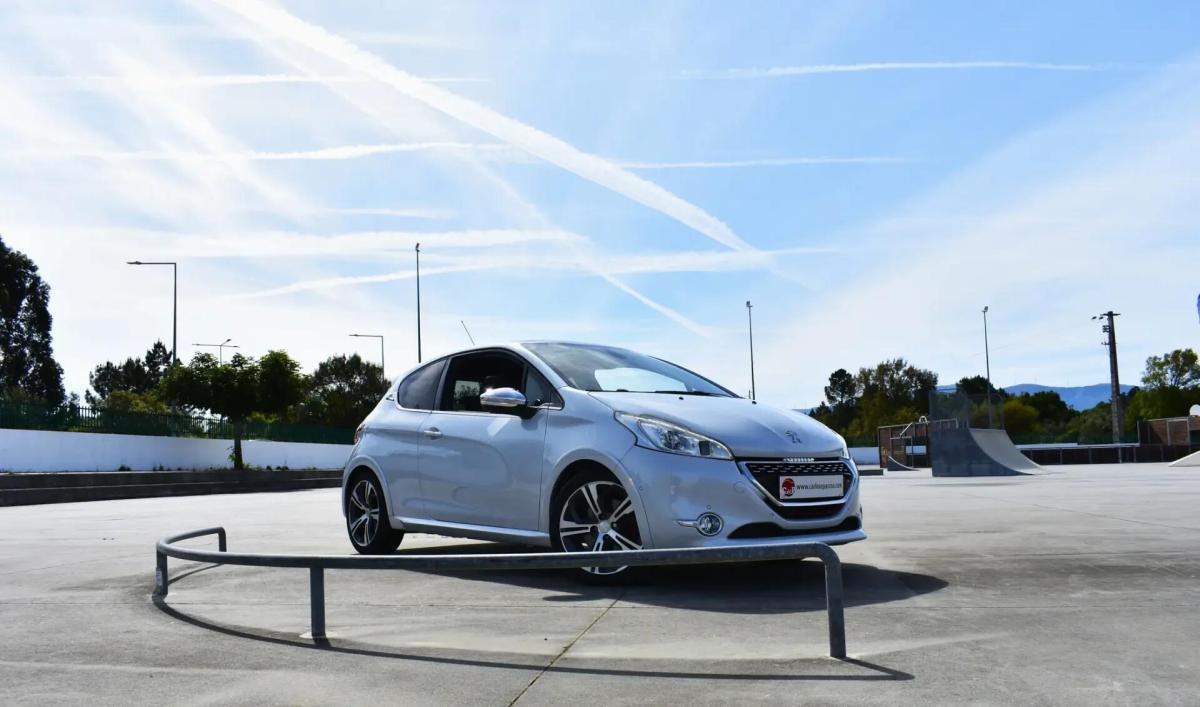peugeot-208-2014-gasolina-1600cc