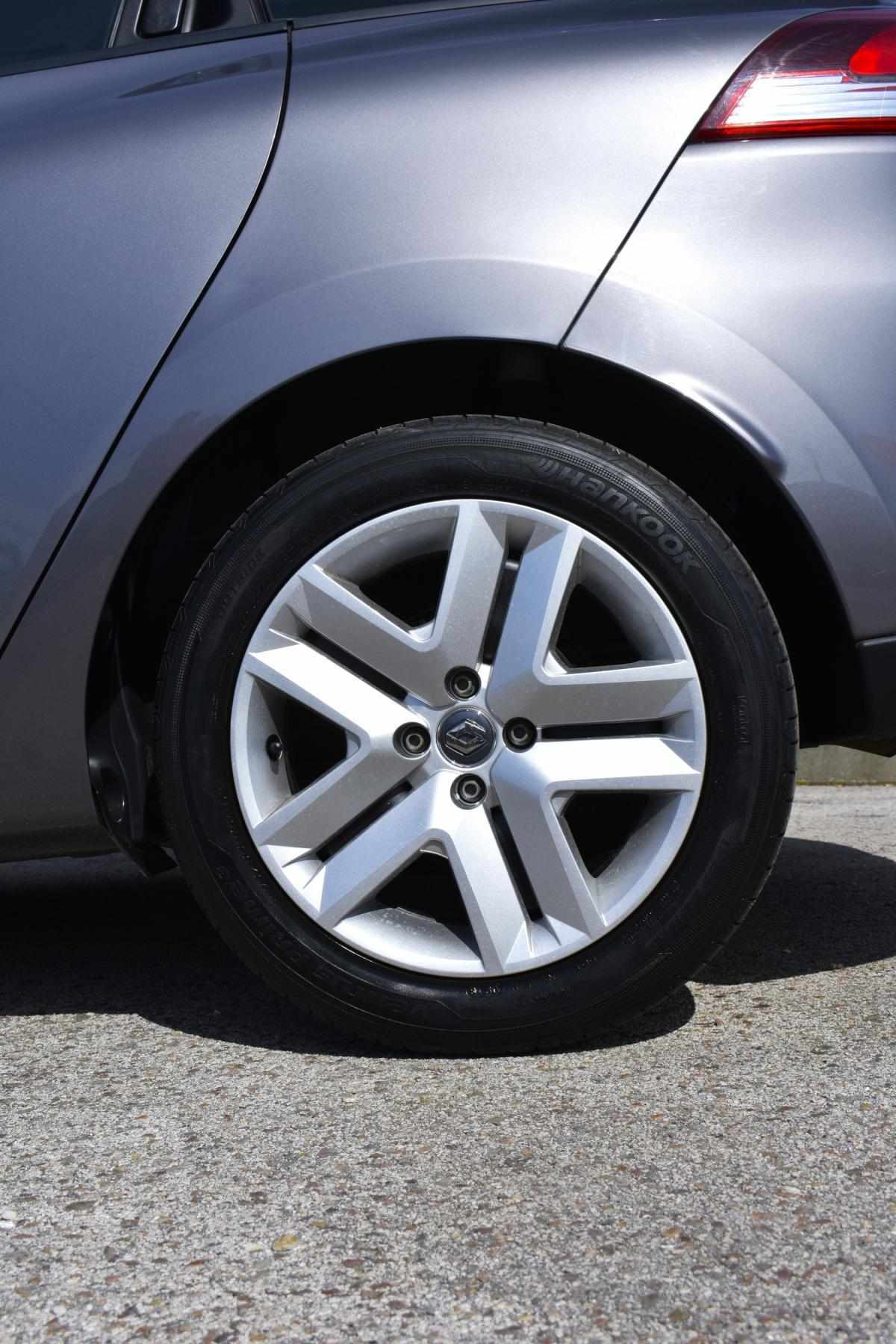 renault-clio-sport-tourer-2015-diesel-1461cc