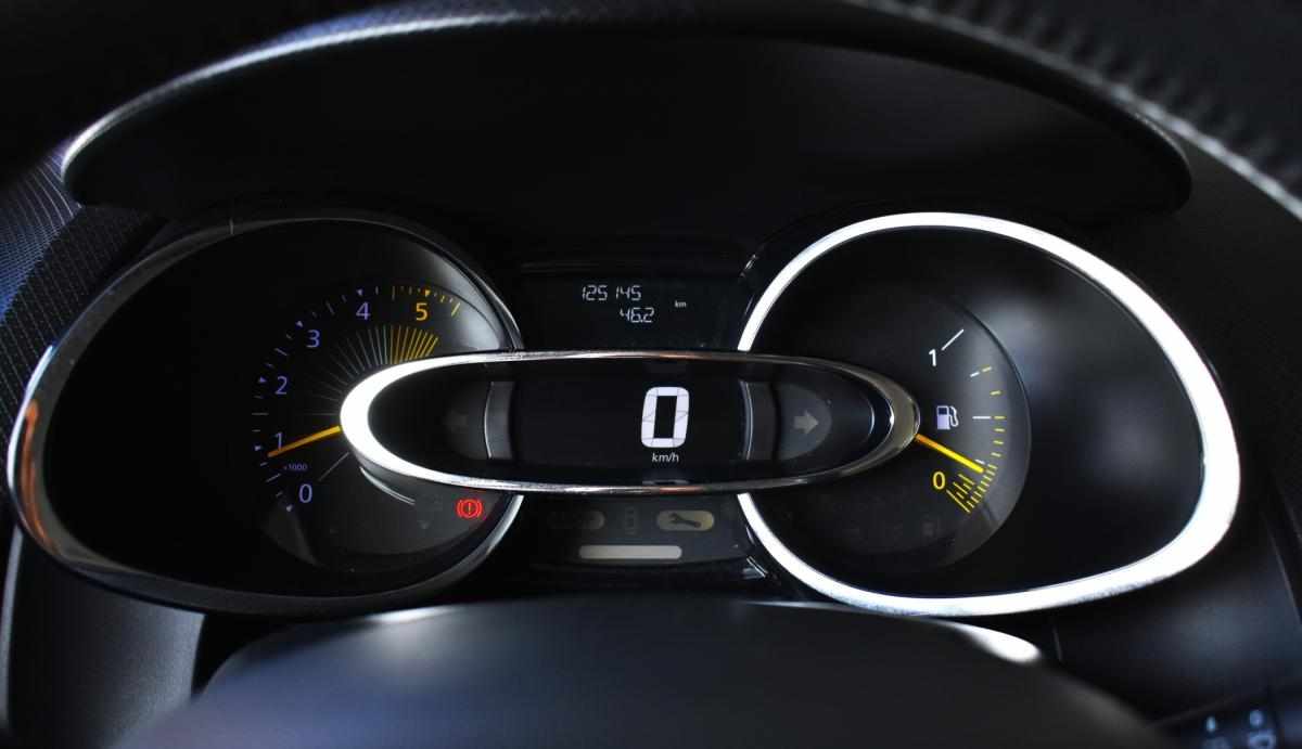 renault-clio-sport-tourer-2015-diesel-1461cc