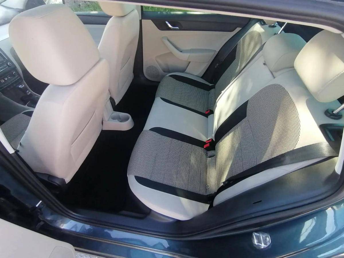 skoda-rapid-spaceback-2015-diesel-1600cc