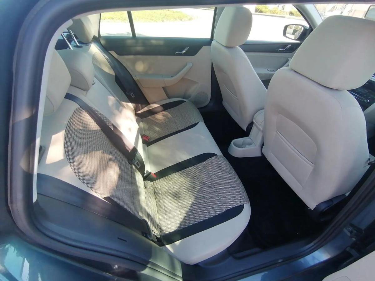 skoda-rapid-spaceback-2015-diesel-1600cc