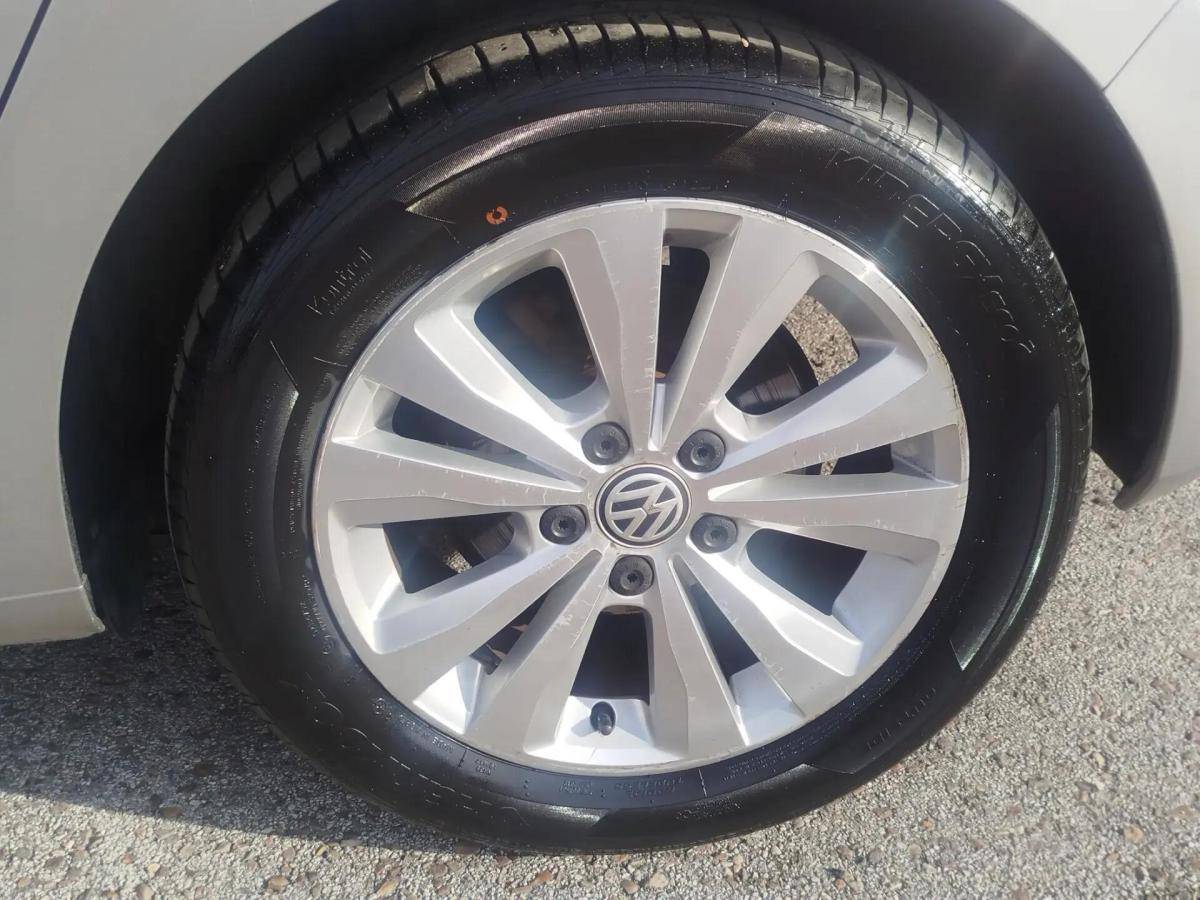volkswagen-golf-sportsvan-2015-diesel-1598cc
