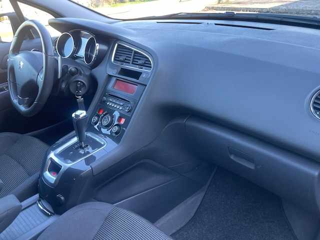 peugeot-5008-1-6-hdi-fap-2012-diesel-1560cc