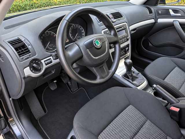skoda-octavia-1-6-tdi-2009-diesel-1598cc