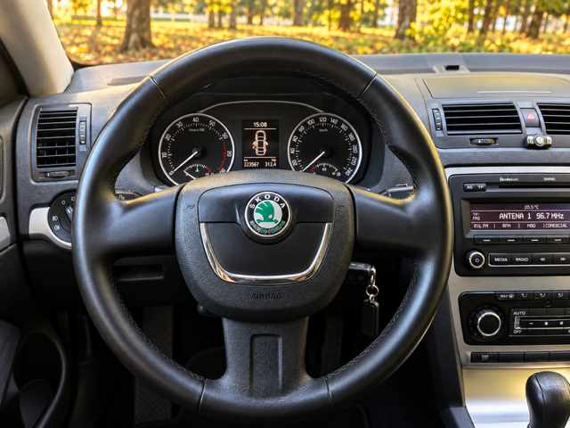 skoda-octavia-1-6-tdi-2009-diesel-1598cc