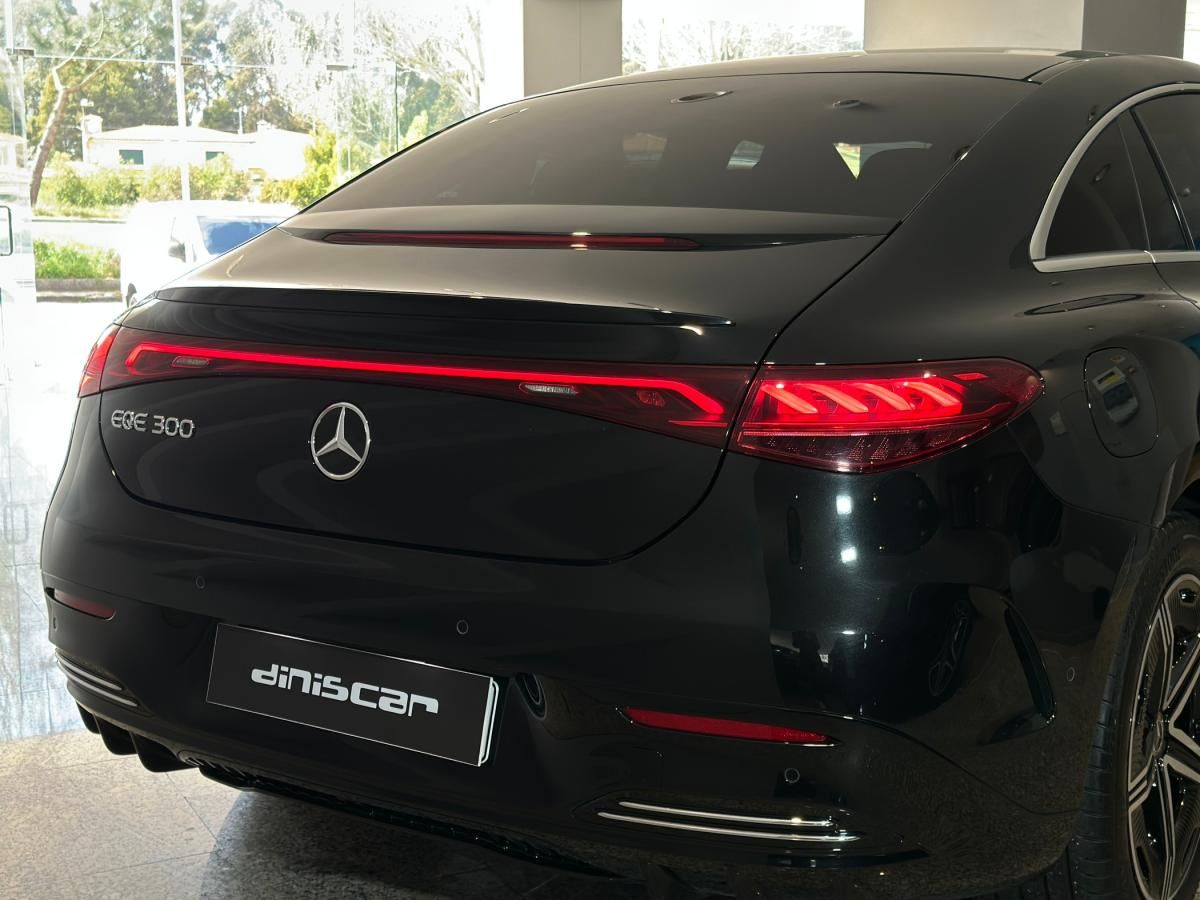 mercedes-benz-eqe-2023-eletrico-500cc