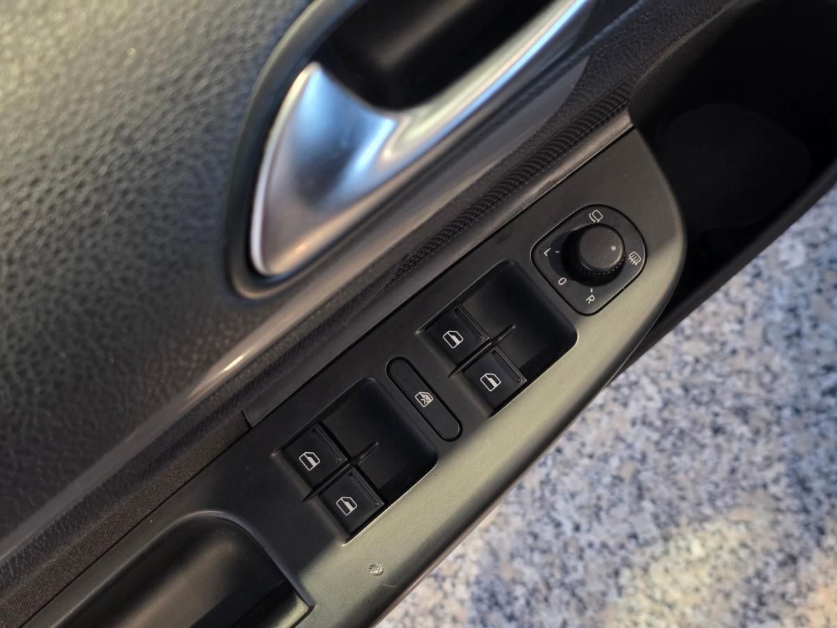 volkswagen-golf-variant-2011-diesel-1598cc