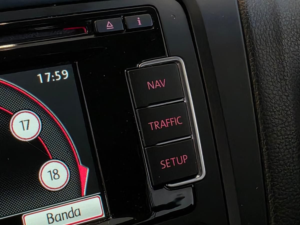volkswagen-golf-variant-2011-diesel-1598cc
