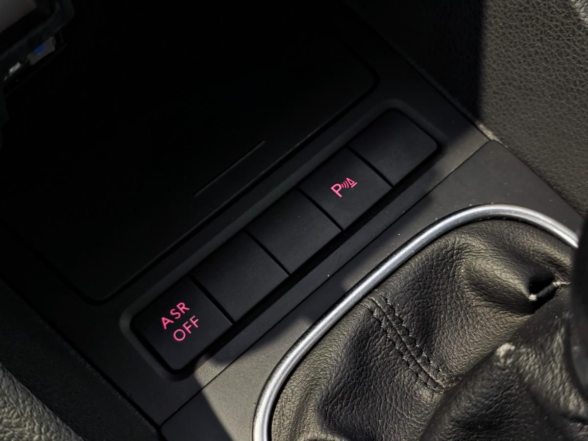 volkswagen-golf-variant-2011-diesel-1598cc