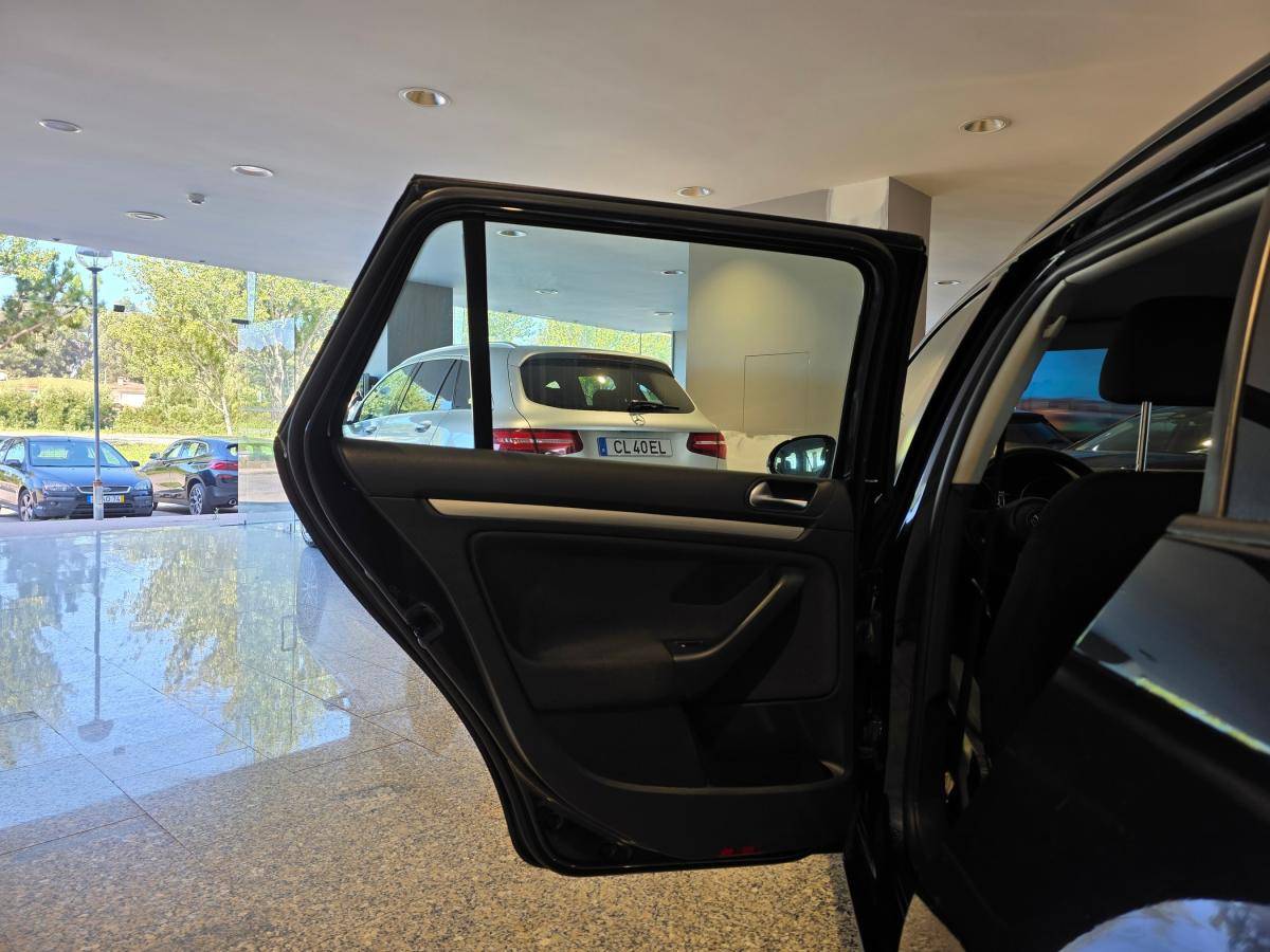 volkswagen-golf-variant-2011-diesel-1598cc