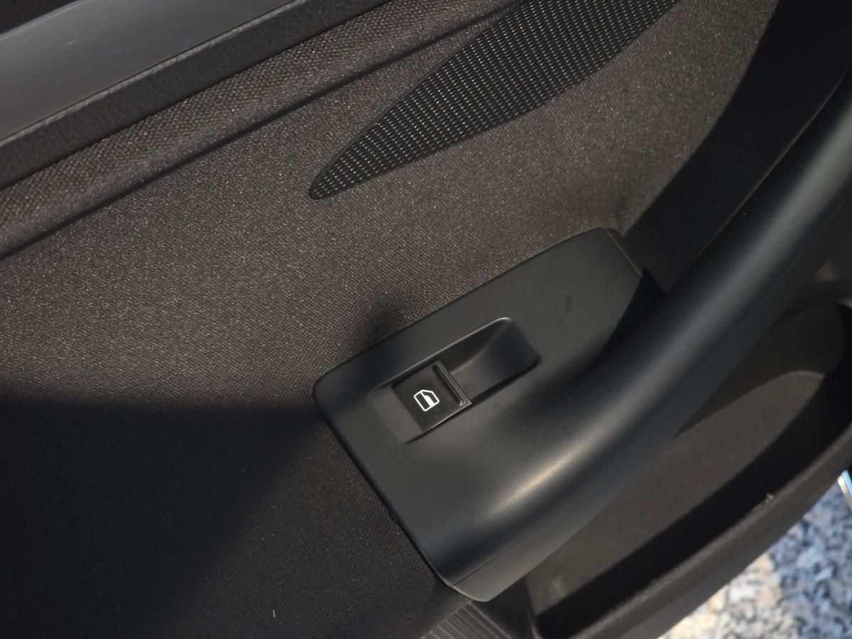 volkswagen-golf-variant-2011-diesel-1598cc
