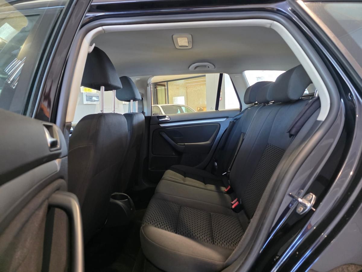 volkswagen-golf-variant-2011-diesel-1598cc